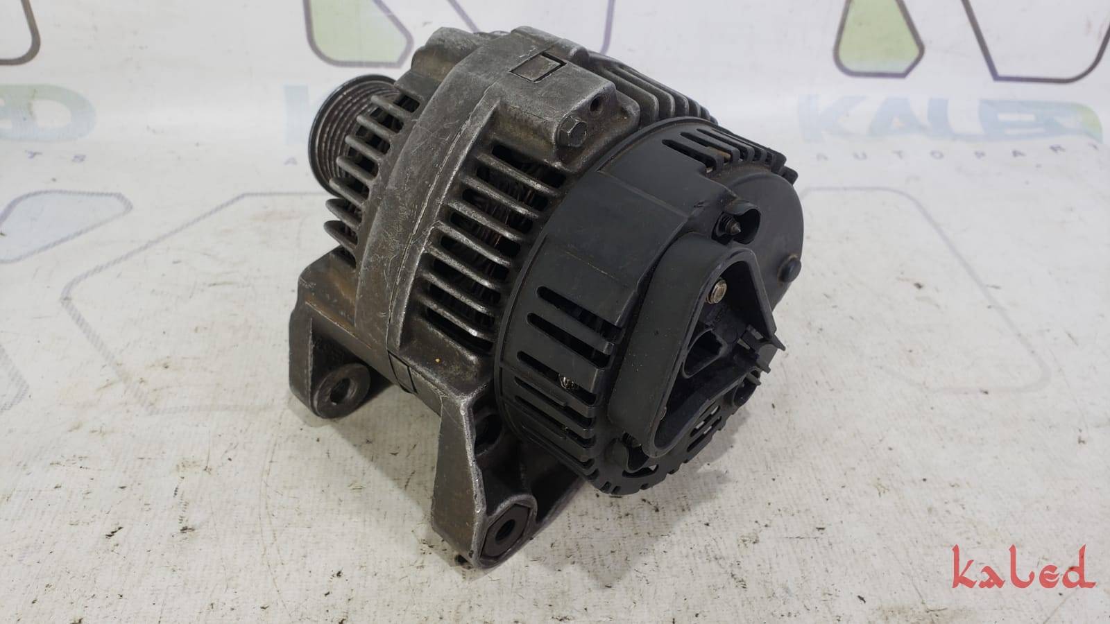 Alternador BMW E36 318i Compact c/defeito